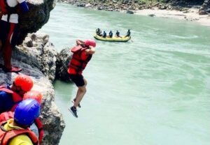 Cliff jumping - Super Sensational Adventure Sports