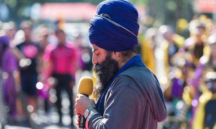 Why do sikhs wear a turban