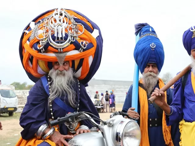 Hola Mohalla Activities